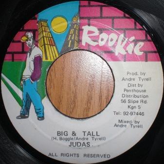 

7-дюймовая пластинка JUDAS - Big & Tall NONE Rookie 1994 Ямайка Регги, Ска и Даб Б/У