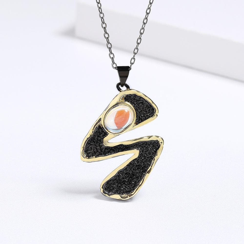 Creative Irregular Womens Pendants Fashion Black Gold Jewelry Sparkle Moonstone Pendant Necklaces Women