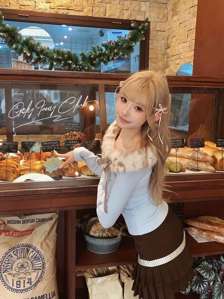 Retro Bow Fluffy Collar One-Shoulder Long-Sleeve Women's T-shirt - Slim, Sweet Style for Spring and Autumn
