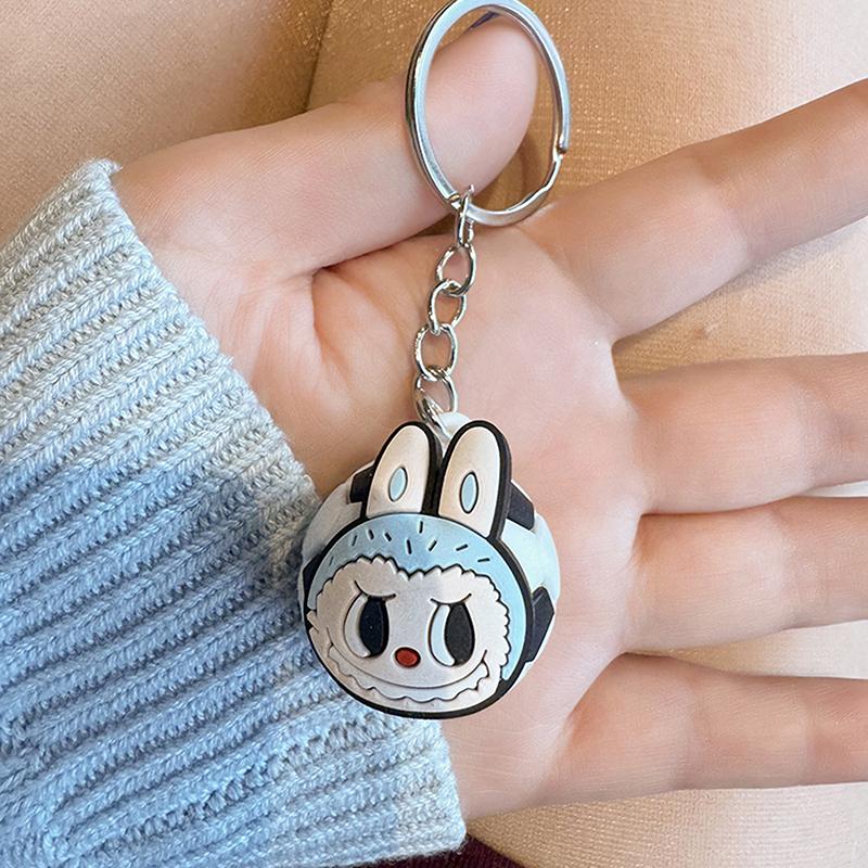 

2 шт. Брелок-подвеска в виде шарика Лабубу, милый спортивный мини-брелок, подвеска для сумки, брелок для ключей автомобиля, спортивный брелок, подарки для любителей спорта