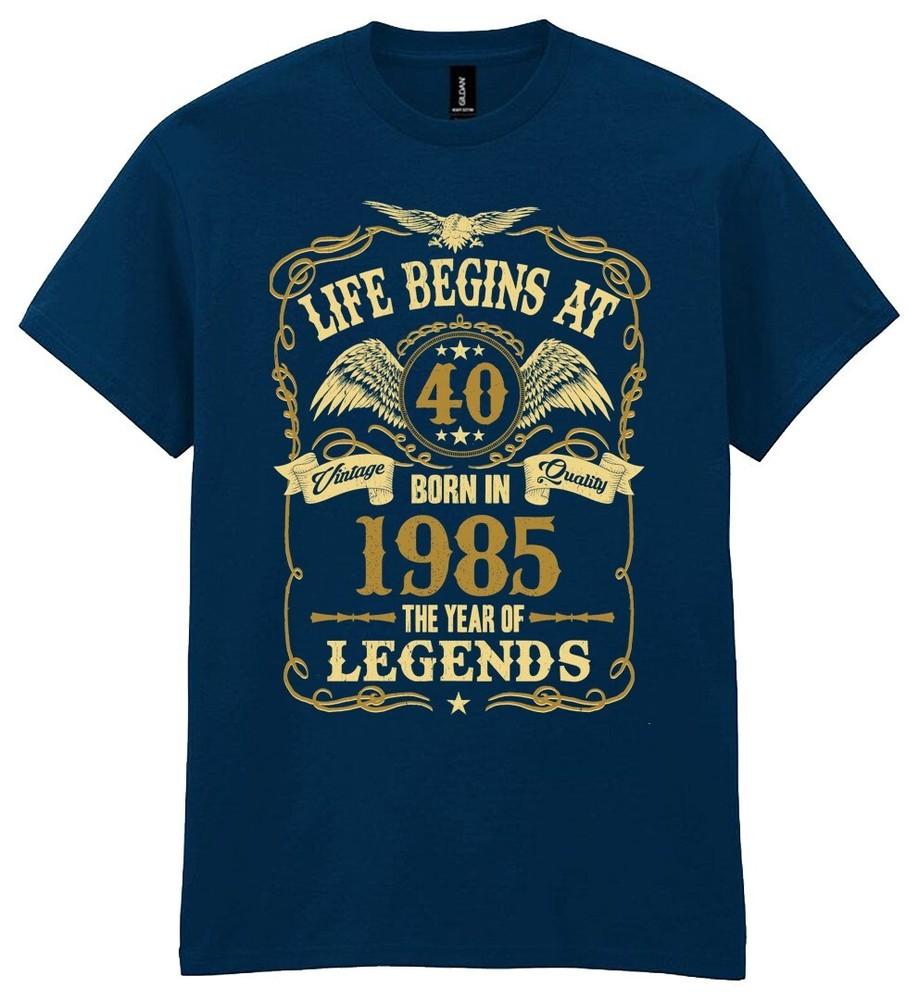 

Жизнь начинается в 40 Мужская футболка на день рождения Рожден в 1985 Легенды 40-й подарок Золотой текст M