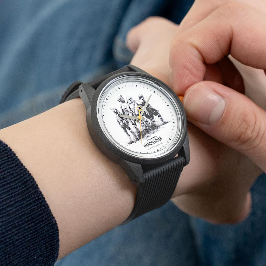 Citizen Coleção Star Wars Mandalorian Smile Solar 10 ATM Água Uretano Preto Q&Q R00A-510VK Relógio Q&Q, Analógico, Resistência, Pulseira, Masculino,