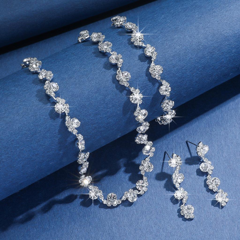 Exquisite Claw Chain Necklace Earrings Bracelet Jewelry Set - Perfect for Choker Length Evening Gowns  and Special Occasions