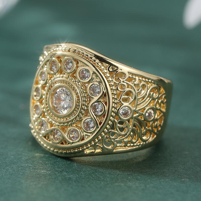 Wunderschöner Vintage Synthetischer Zirkonia Goldplattierter Breiter Ring für Damen Mode Temperament Bankett Festival Schmuck Accessoires