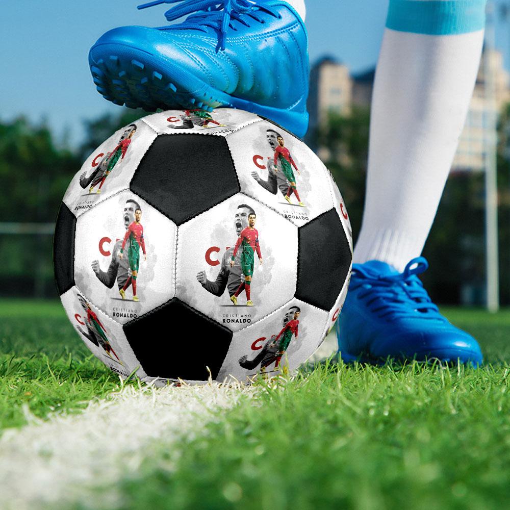 1 PZ Cristiano Ronaldo Dimensione del bordo 5 pallone da calcio PrahaPallone da calcio indoor Colorato Per tutte le età Cucito a macchina PVC Pronto per la competizione Resistente Alto rimbalzo