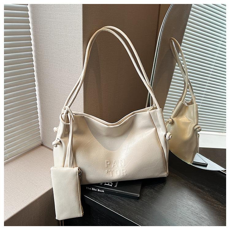 

Large capacity soft leather tote bag spring and summer new armpit commuter bag shoulder women s bag белый