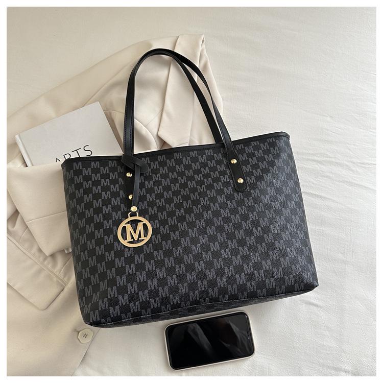 Women's 2025 Trendy High-End Versatile Shoulder Handbag: Large Capacity Underarm Tote