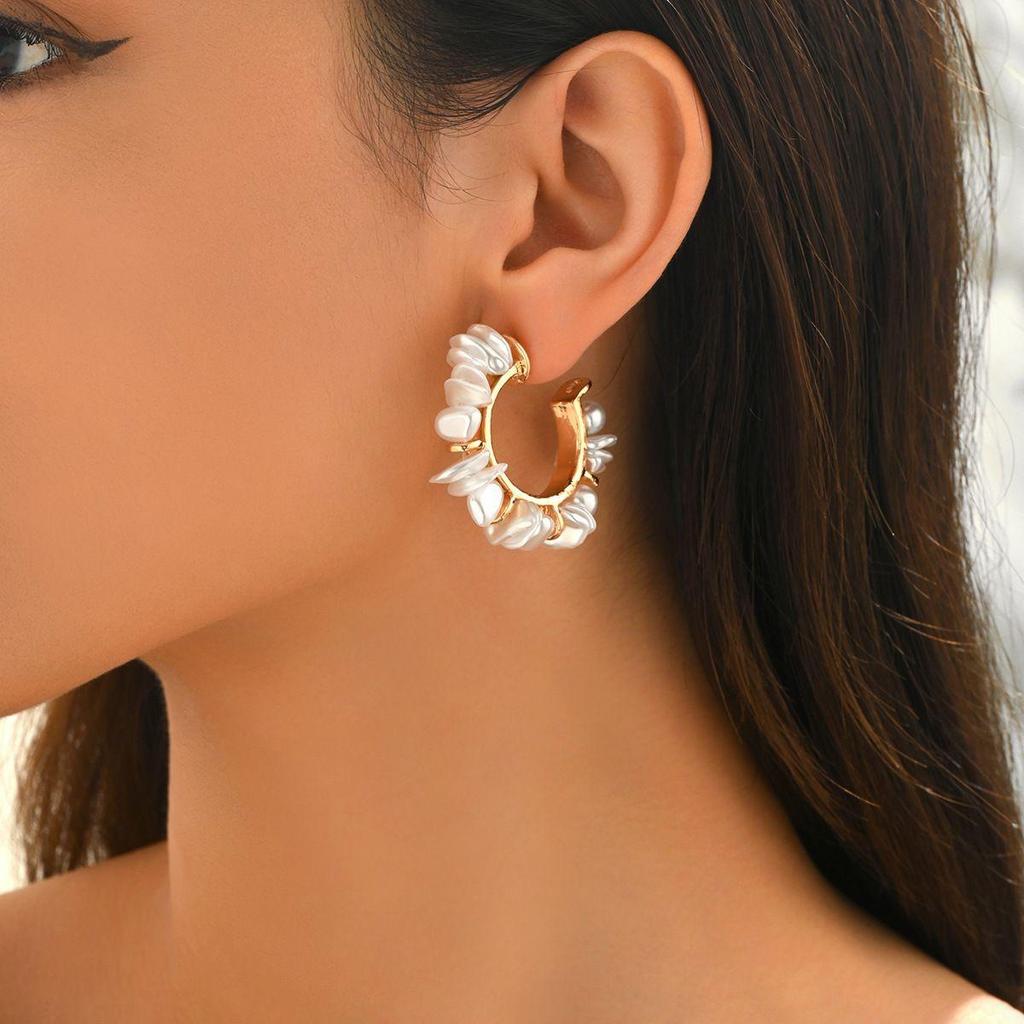 French Retro Irregular Pearl C-Shaped Earrings - Elegant Light Luxury Studs for Women