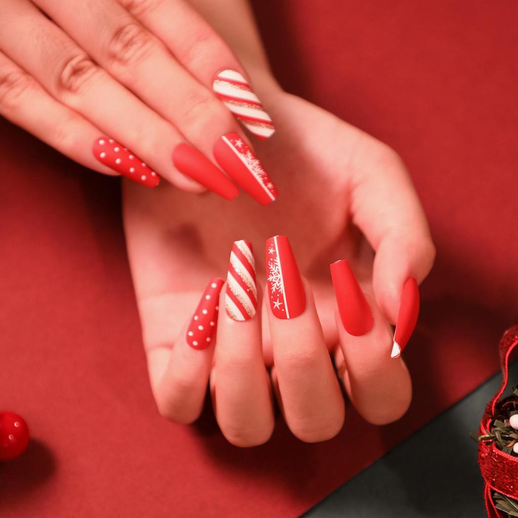 Christmas Manicure Collection: Press-On False Nails & Nail Stickers