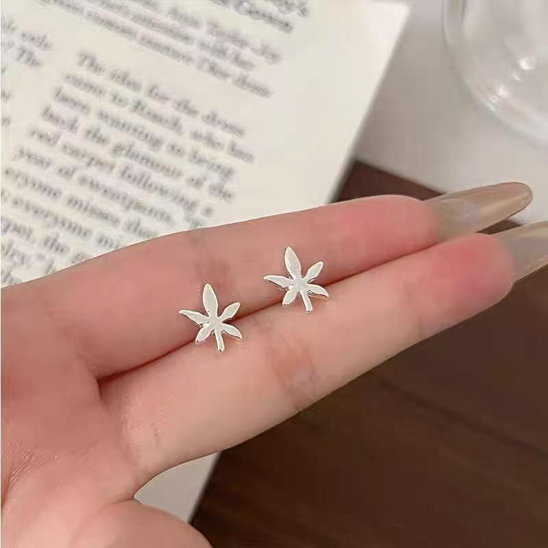 Raising Ear Holes, Small Stud Earrings for Women, Simple, Sweet, Small and Fresh Earrings, Niche Design, Versatile Earrings