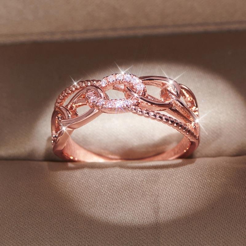 Shining and Unique Creative Chain Interlocking Design, Exquisite and Elegant Micro-inlaid Synthetic Zircon Women's Ring Suitable for Weddings and