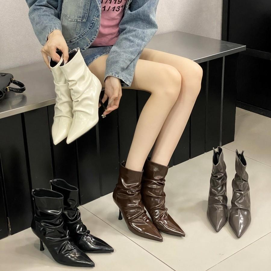 Pointed buckle pleated pile boots women's 2025 autumn and winter new punk style knight boots fried street babes medium boots tide