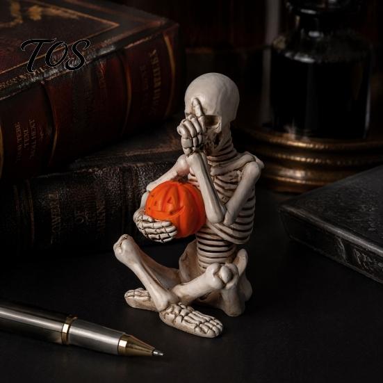 Dark Aesthetic Table Centerpiece Vintage Skeleton Holding Pumpkin Statue, Halloween Resin Figurine, Gothic Retro Party Decor Desktop Ornament