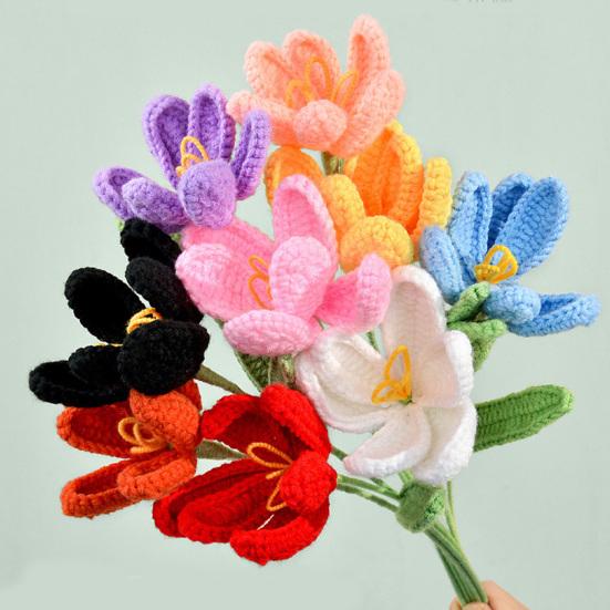 Gehäkelte Tulpe mit Stiel Blatt Handgefertigt Strickblume Ornament Garn Florale Dekoration Muttertag Geburtstag Weihnachtsgeschenk