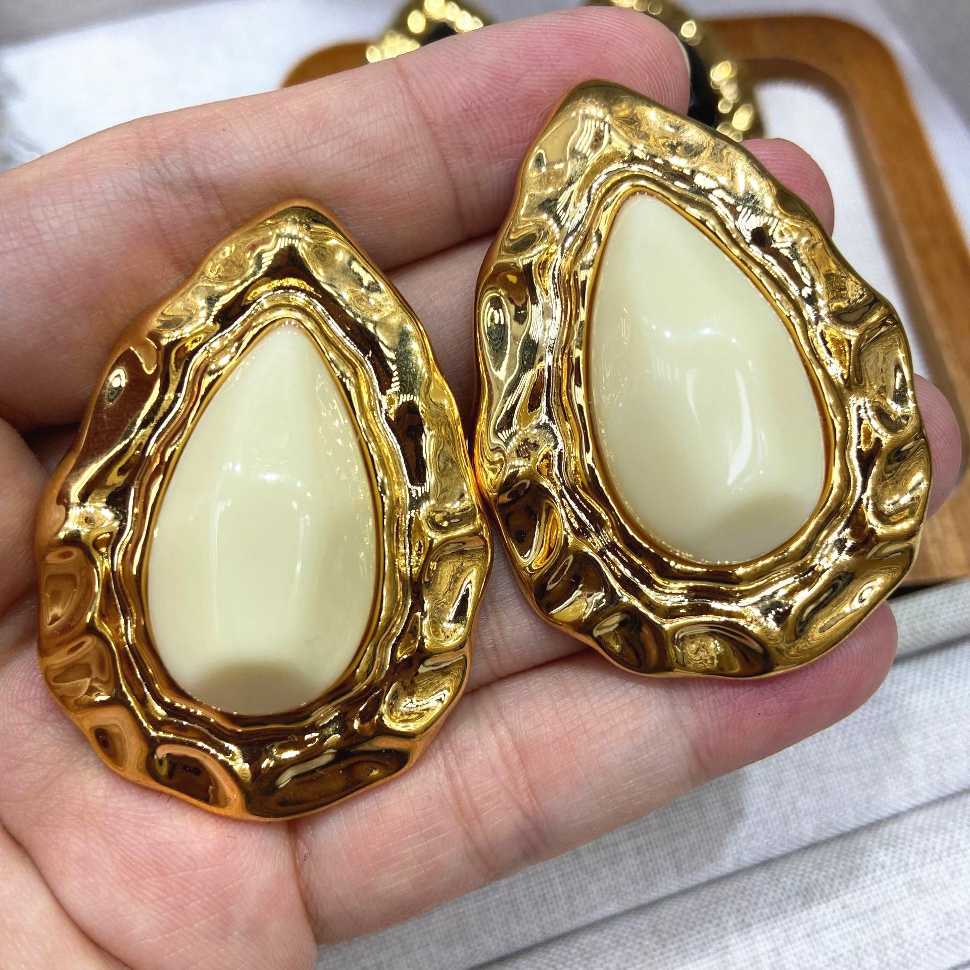 

French Vintage Waterdrop Irregular Unique Design Large Earrings for Women Suitable for Parties And Travel Combinations
