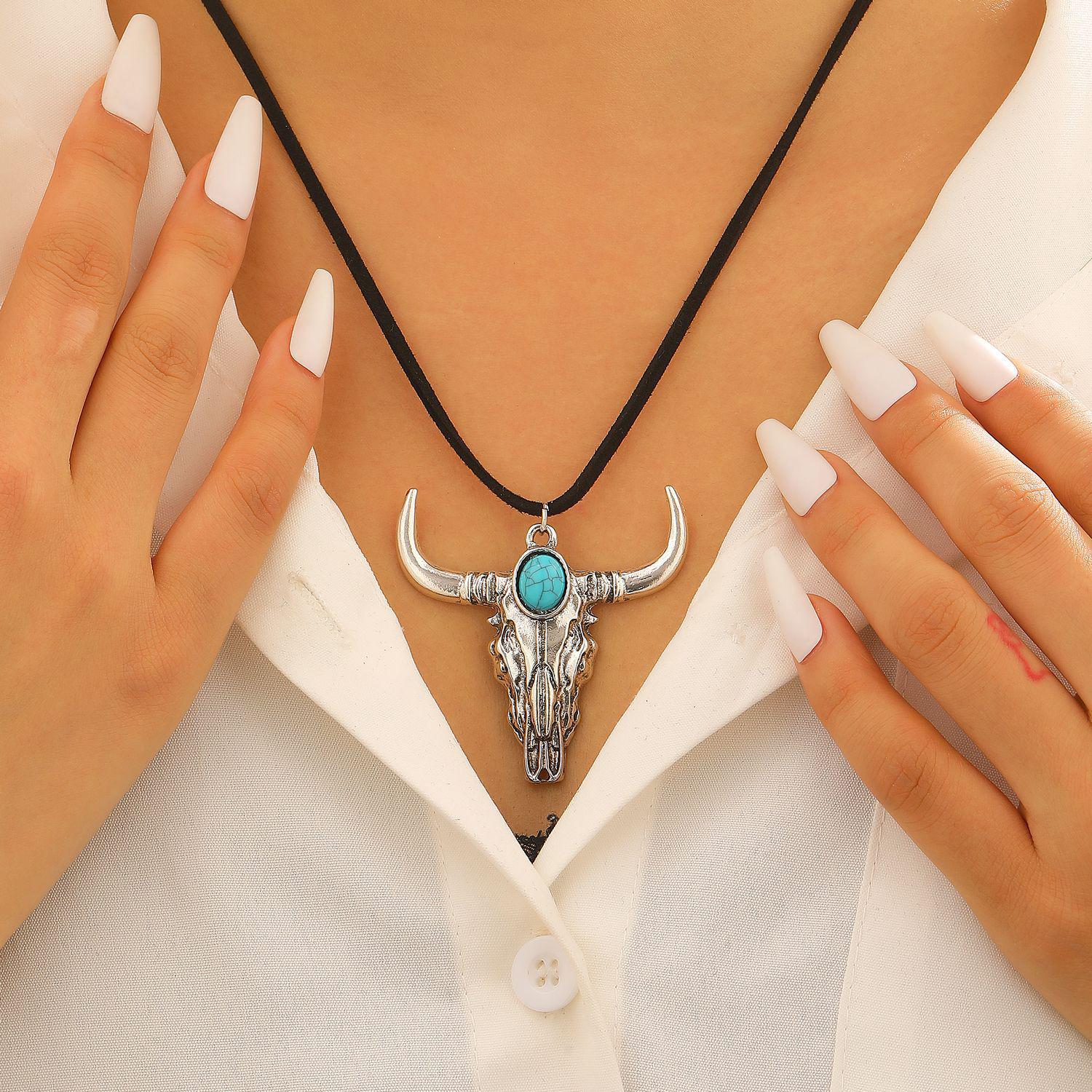 

Turquoise Bull Head Cross Pendant Necklace - Western Cowboy Ethnic Style