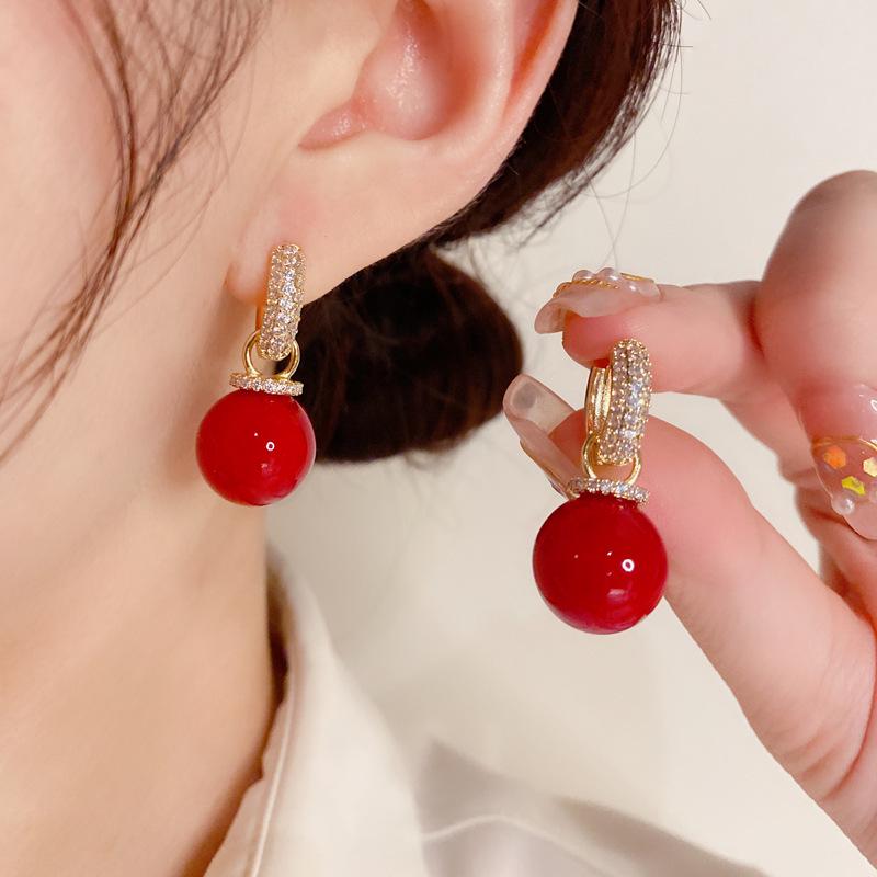 Elegant Micro-Inlaid Zircon Pearl Earrings - Exquisite, Fashionable, and Versatile Light Luxury Accessories