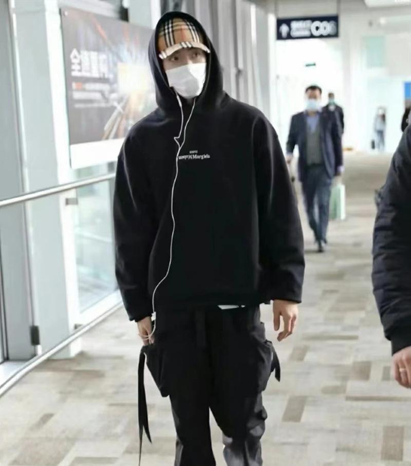 Unisex Margiela Hoodie: Lockere Passform, Umgekehrtes MM6-Logo, Reine Baumwolle, Rundhalsausschnitt, Trendiger Stil