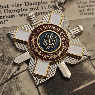 1Pz Distintivo Metallico Croce Ucraina Copia Distintivi Metallici Accessori Uniforme Oggetti di Scena per Fotografia Medaglia al Valore, Collezione Merito Militare