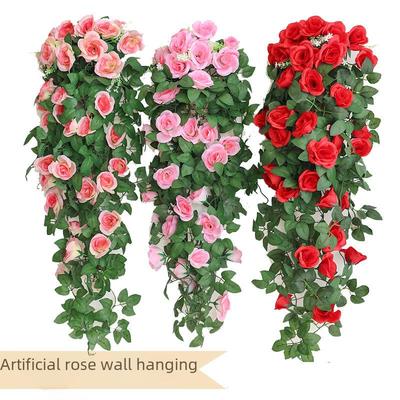 Künstliche Rosenranke zum Aufhängen an der Wand als Innendekoration – Kunstblumen-Rattankunst für Wohnzimmer und Decke