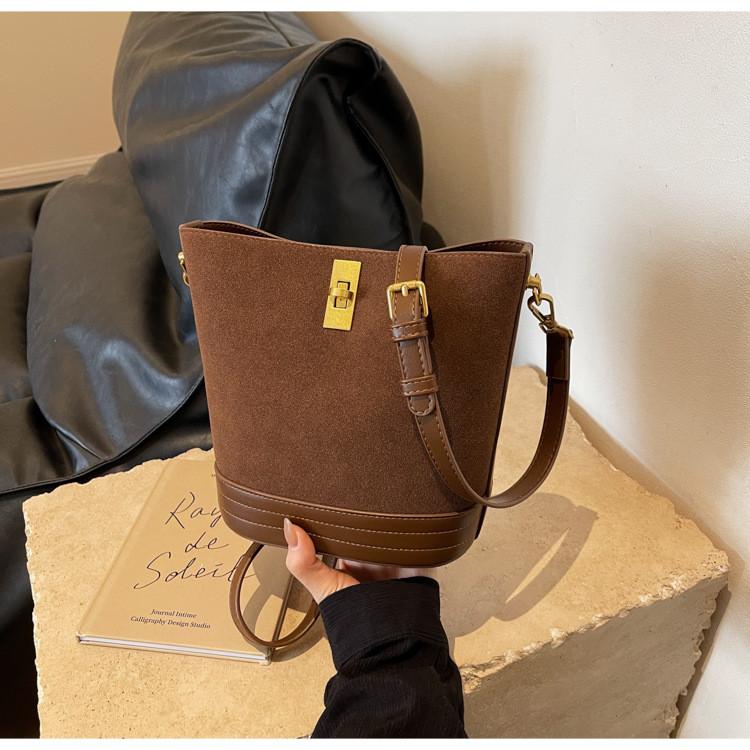 IELGY Women's Autumn/Winter Messenger Bucket Bag - Stylish & Trendy