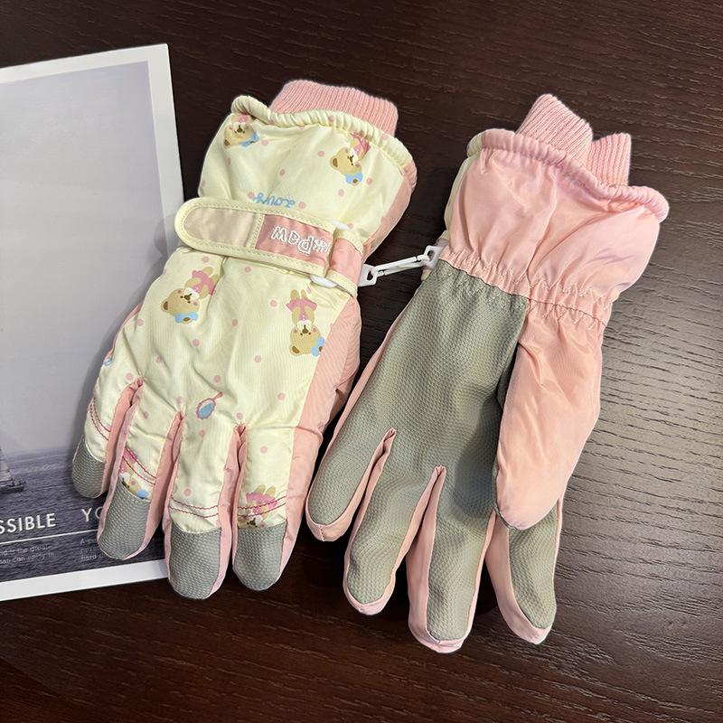 

Bear Ski Gloves for Female Students In Winter Cute Warm and Velvet Padded Electric Car Riding Cold Can Touch The Screen Tide. One Size