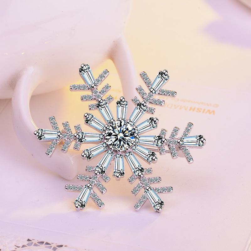 Luxury Zircon Snowflake Brooch – Versatile Korean Fashion Pin