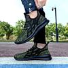 Schuhe in großen Größen, atmungsaktive Mesh-Schuhe für alle Jahreszeiten, schwarze Slip-ons, leichte Mesh-Schuhe