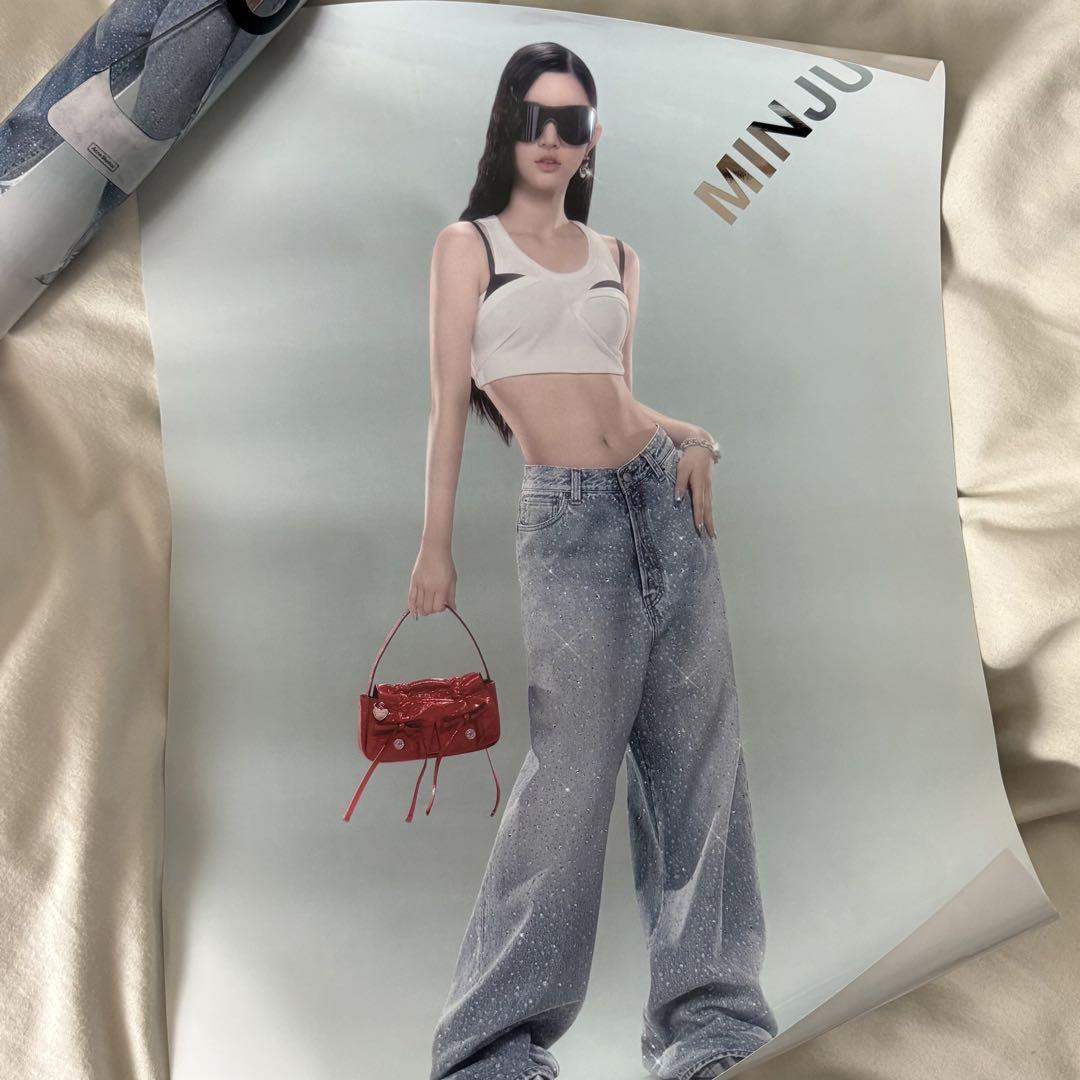 

[Б/У] ILLIT MINJU Постер Acne Studios Не для продажи