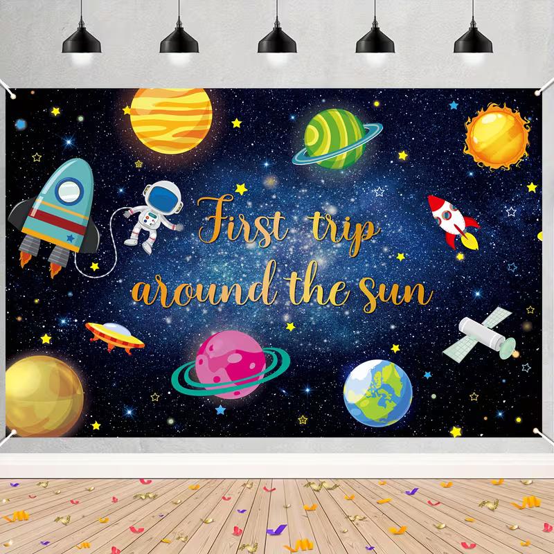 Verspieltes Weltraum-Erster-Geburtstag-Wandteppich, Cartoon-Planeten, Astronaut und Raketen am Sternenhimmel, Spielerische Wandkunst für Kinderparty