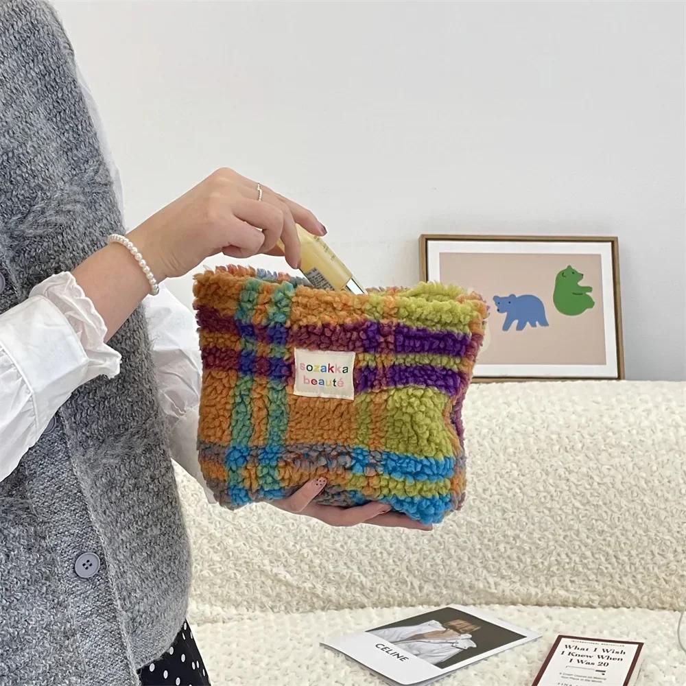 Fashion Retro Striped Clutch Bag Women Cosmetic Bag Plush Toiletry Bag Makeup Bags Makeup Pouch Case Travel Cosmetic Organizer