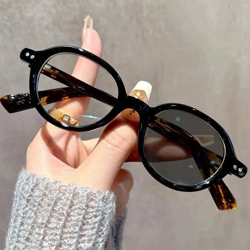 Men Women New Fashion Photochromic Reading Glasses Neutral Retro Oval Frame Anti-Blue Light High Definition Presbyopia Glasses