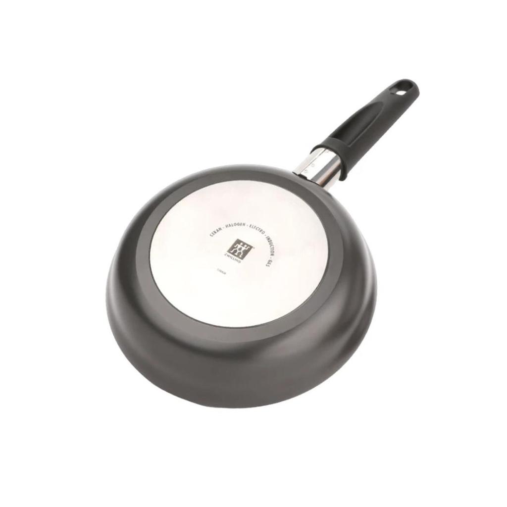 ZWILLING Non-Stick Frying Pan, Flat Bottom Pan with Titanium Coating, Egg Pan, Steak Pan, Small Pan for One Person, 20cm