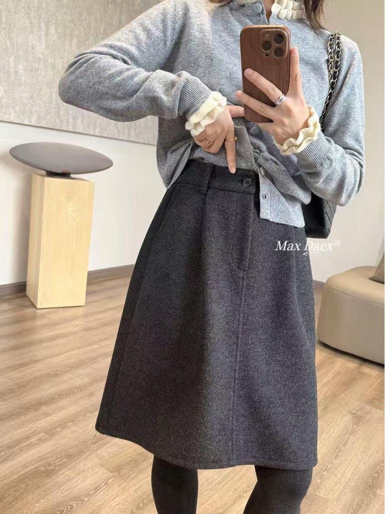 Max Daex Woolen Midi Skirt – Hidden Meat Bud Design for Simple Commuting, Ideal for Autumn/Winter.