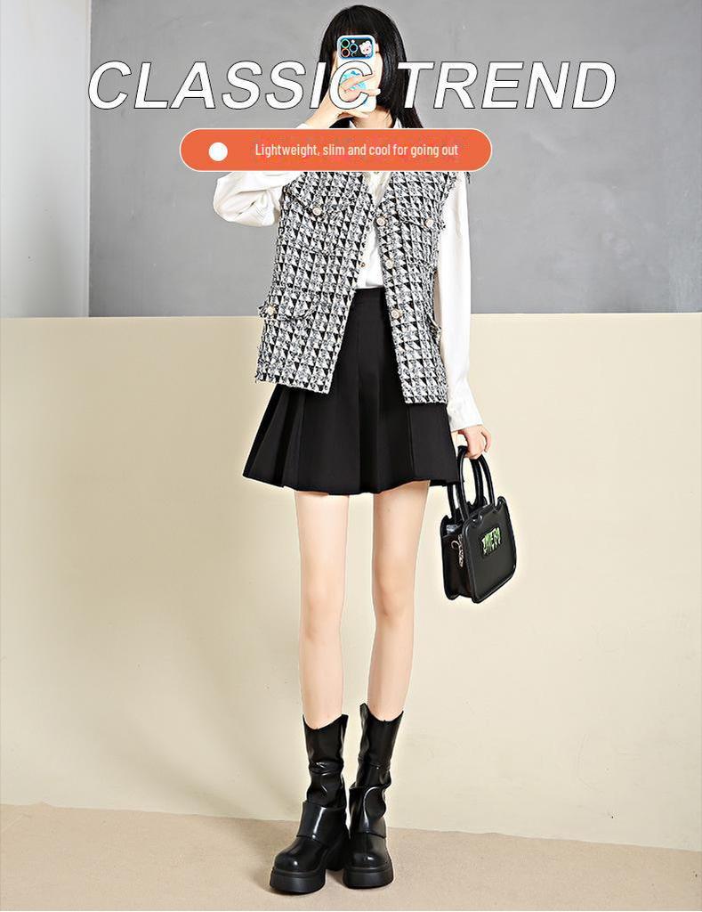 Cremefarbene Stiefel mit klobigem Absatz und Plissee - Britische Mode für Damenstiefel mit hohem Absatz, Herbst/Winter 2025