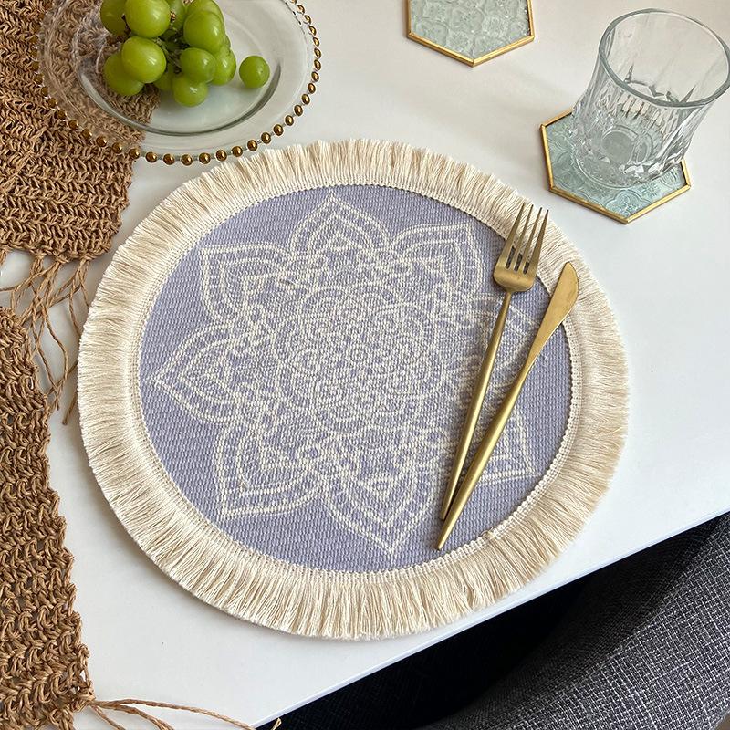 4er Set Boho Gewebte runde Tischsets Handgemachte Tischsets Gewebte Jute Quastenmatte RetroTischdekor Fransen Kaffeematte Fellknäuel Essmatte Pompom Home Decor