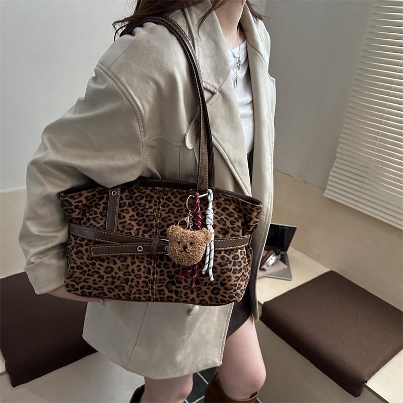 Womens Fashion Tote Bag With Durable Material And Inner Phone Pocket For Street Style