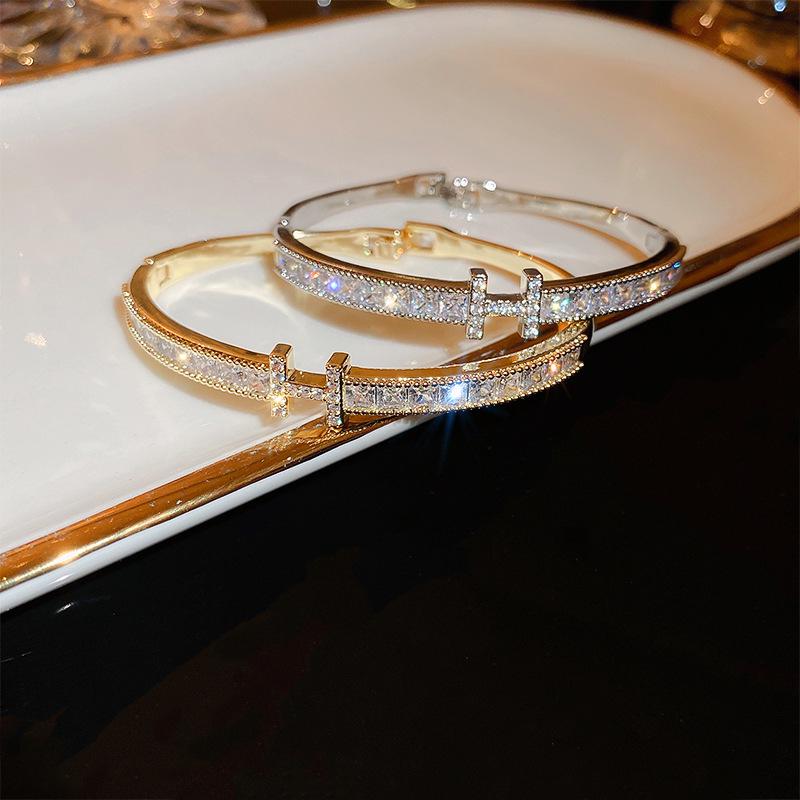 Elegant Zircon Letter Buckle Bracelet: Shiny, Minimalist, Luxury Bangle for a Versatile and Sophisticated Style