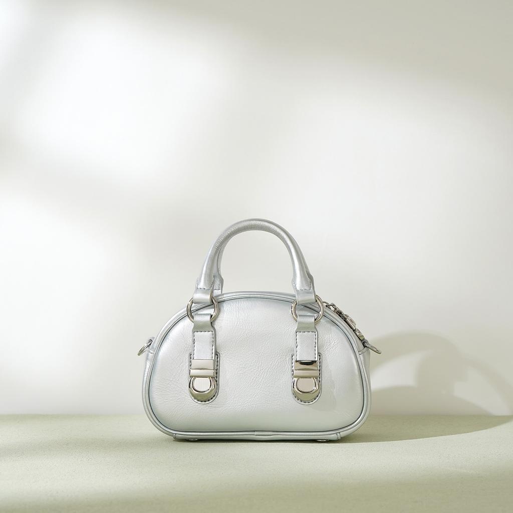 The Leather Steamed Bun Bag with A High-end Locking Bowling Bag and A Retro Single-shoulder Crossbody Mini Handbag
