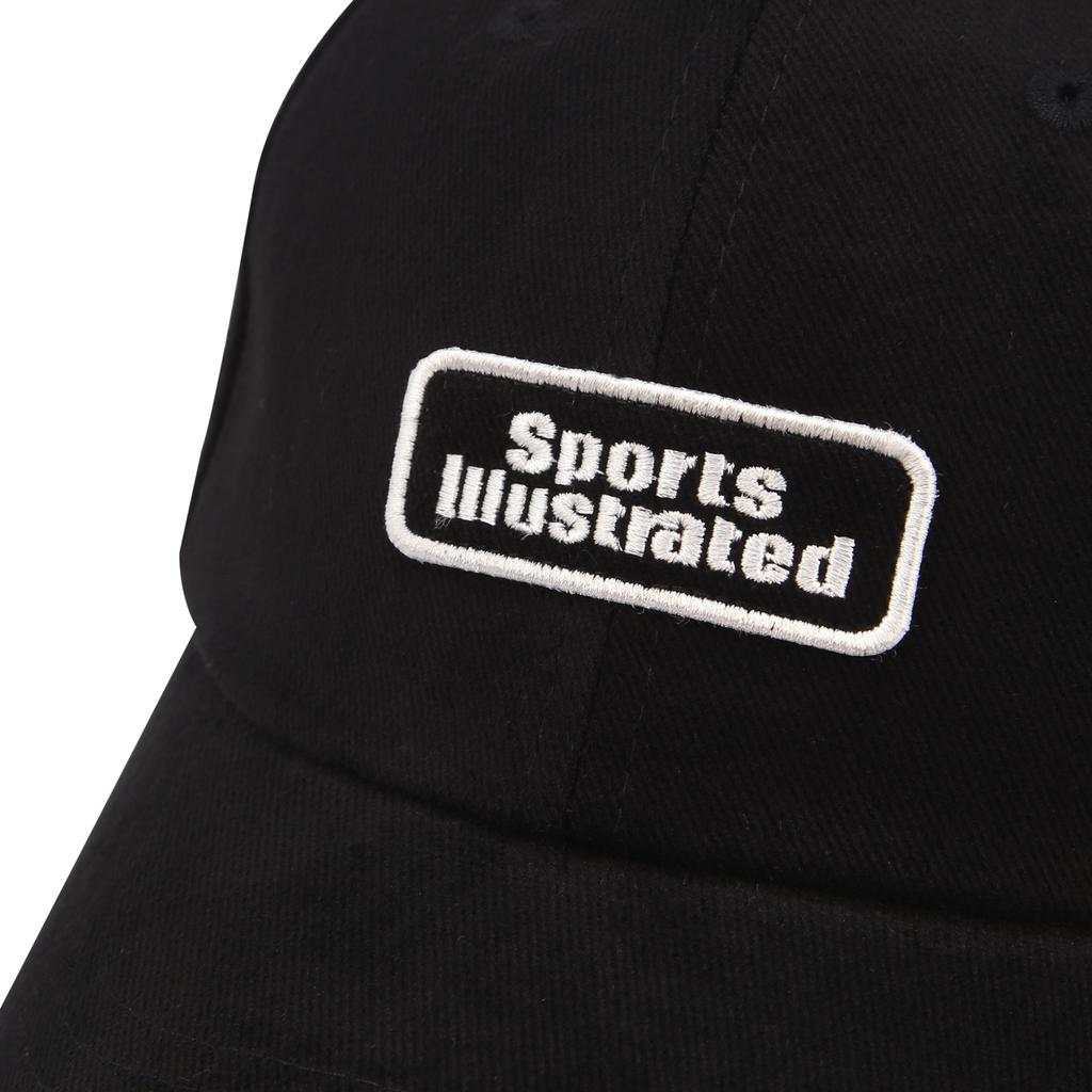 SPORTS ILLUSTRATED Stacked Logo Wappen Ball Cap (Black)