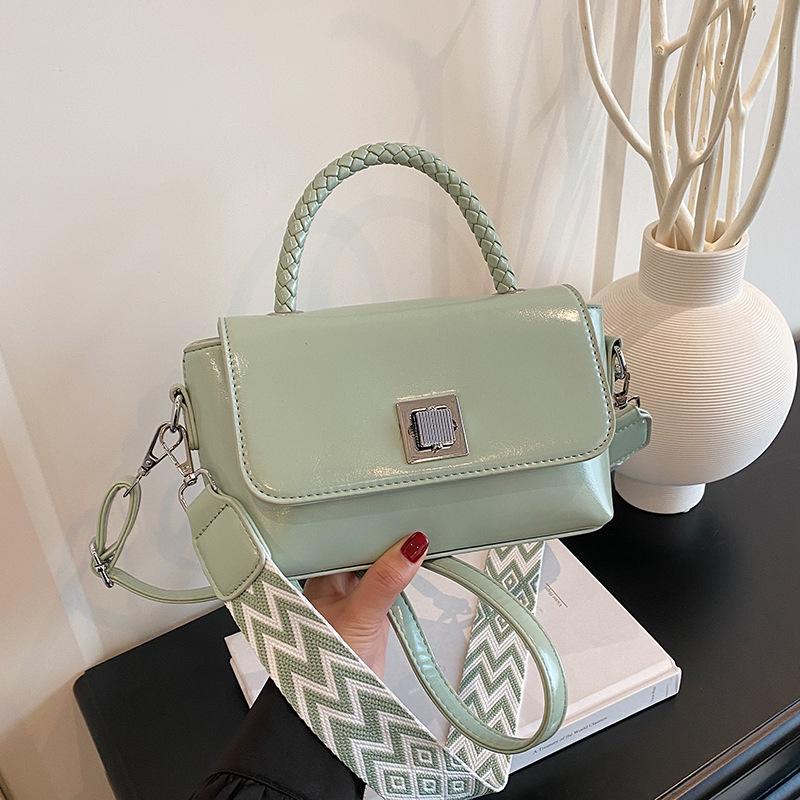 

Новый модный нишевый дизайн популярная сумка-ракушка с замком портативная на плечо мессенджер женская сумка зелёный