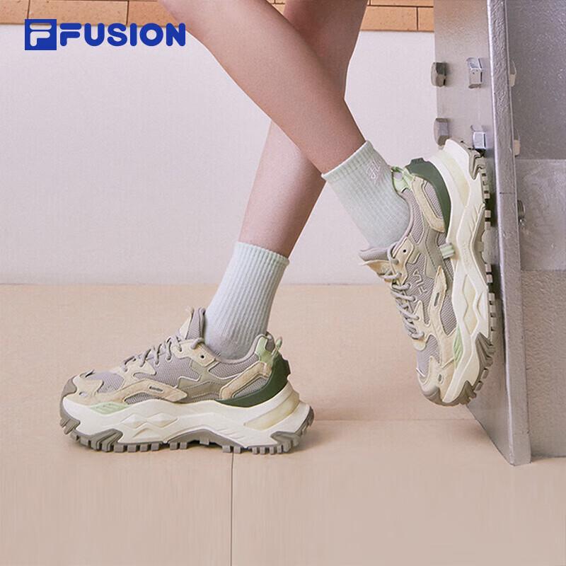 Fila FUSION Women s Chunky Platform Sneakers US 6.5 / EU 39