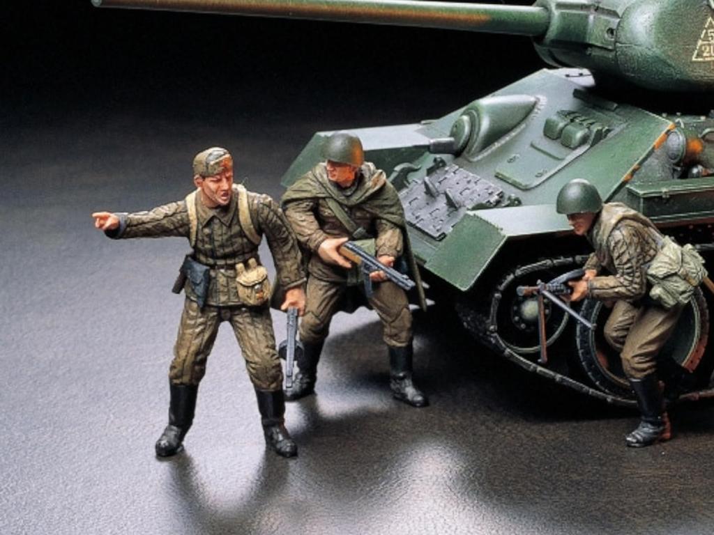 Tamiya Military Miniature Series 207 Soviet Army Infantry Advance Set Plastic Model Kit 35207 1/35 No.