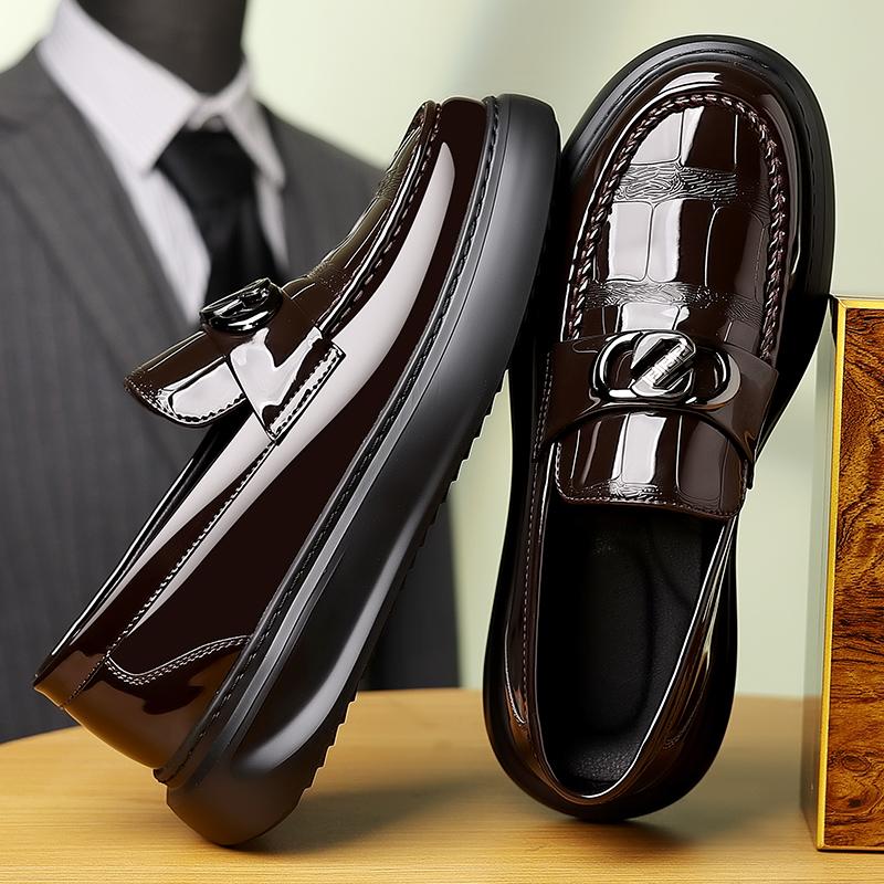 Mode Neuankömmling Herren Fahr-Loafer Dicke Sohle Sommer Freizeitschuhe Leder Mokassins Atmungsaktive Slipper Bootsschuhe Business Ballerinas