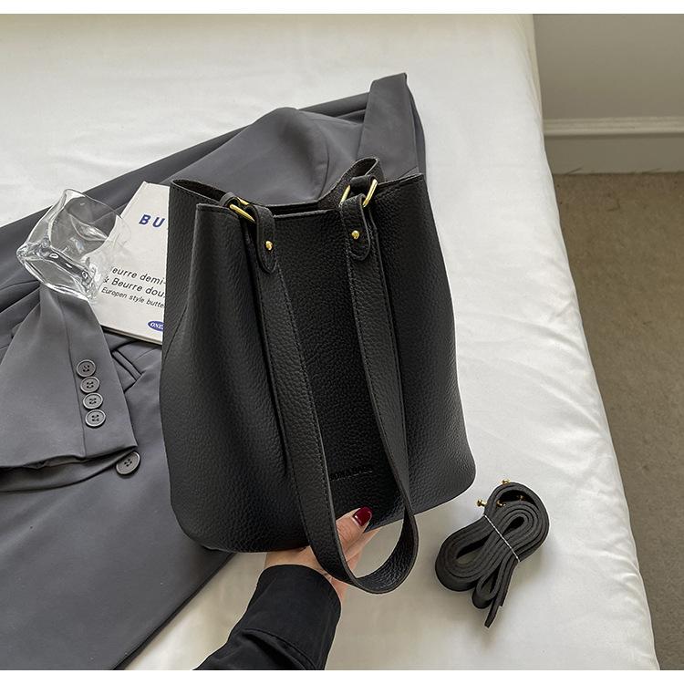 Commuter Bucket Bag Women's New Large-capacity Simple Shoulder Bag Fashionable High-end Messenger Bag
