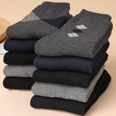 Men's Mid-Tube Velvet Thick Warm Socks (5-10 Pairs), Loose Totem Design for Autumn and Winter