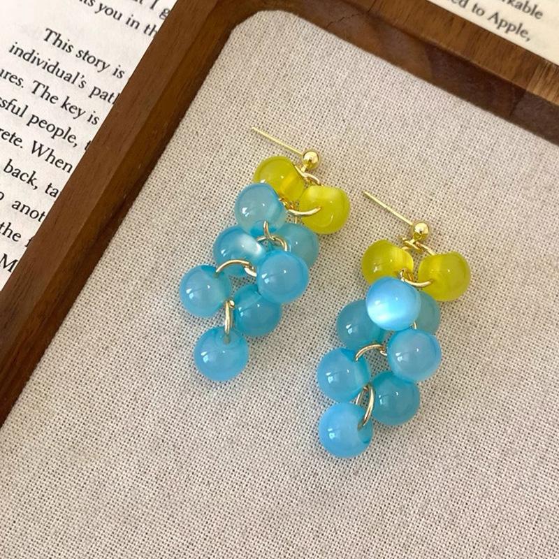 Pendientes de botón de uva con cuentas de color contrastante Mori Sweet Pequeños Frescos y Lindos Pendientes Inteligentes de Gama Alta Pendientes de Diseño de Nicho