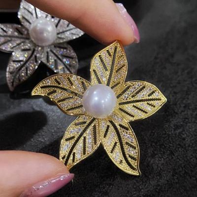 Fashion Shiny Hollowed Out Leaves Brooch For Women Elegant Unique Corsage Exquisite Pins Clothing Accessories Gifts