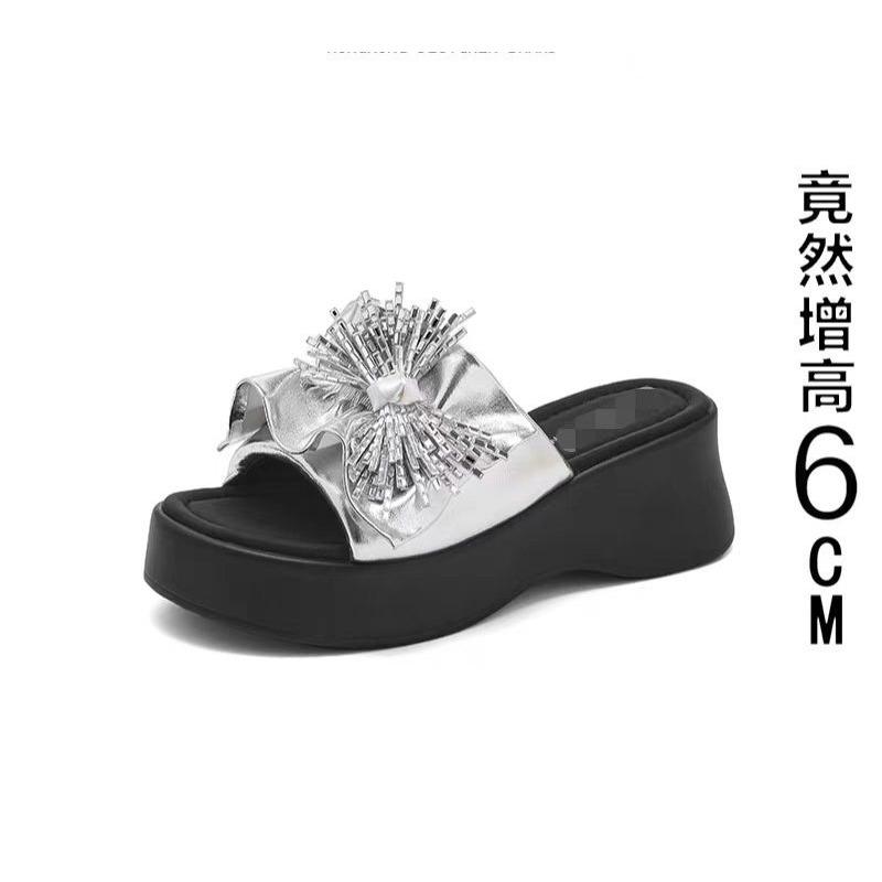 Trendy and fashionable thick-soled thick-soled slippers for women's summer wear, light sandals, new versatile casual one-word slips