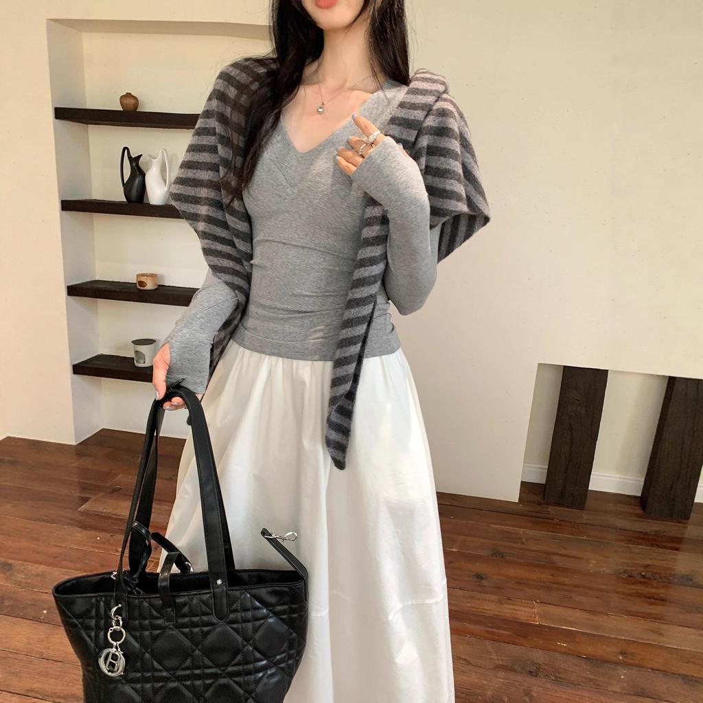 Melanoid V-Neck Coffee T-shirt: Women's Slimming Long Sleeve Base Layer for Autumn/Winter